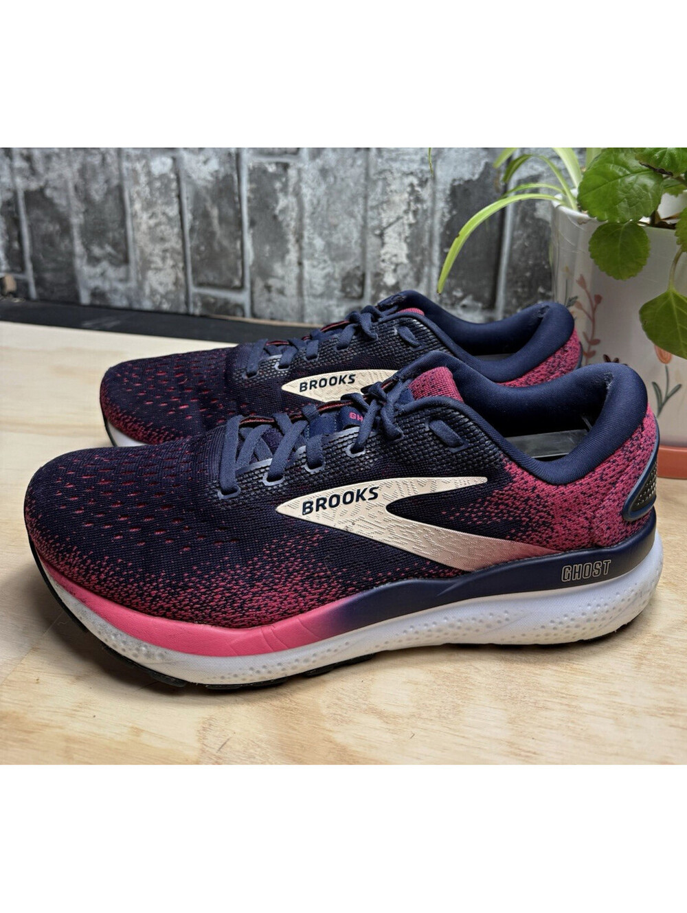 Brooks Ghost 16 Women’s Peacoat/Raspberry/Apricot Low Top Lace-Up Logo Mesh